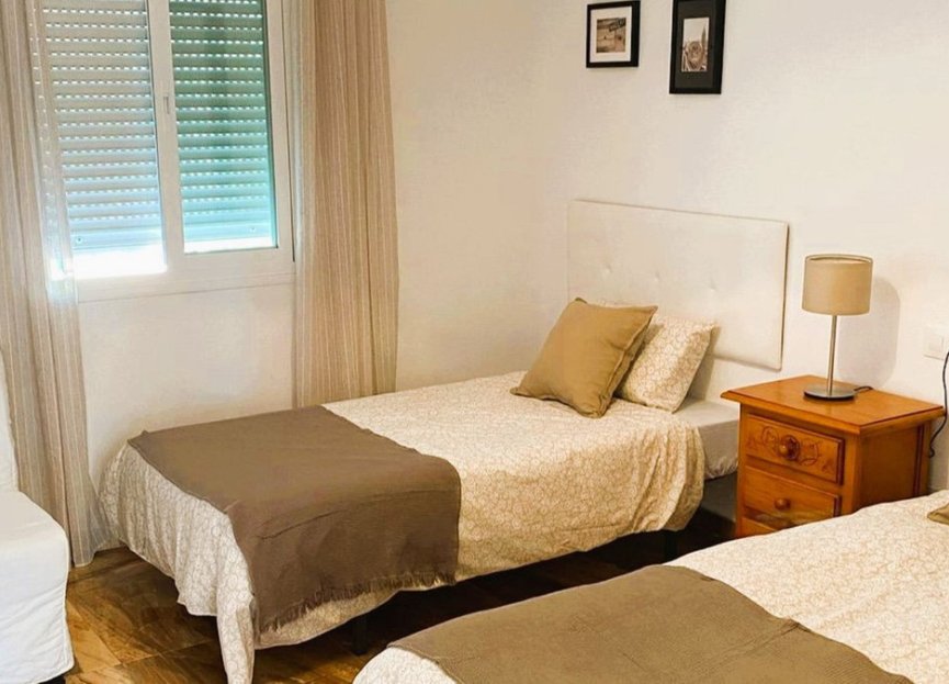 Resale - House - Detached Villa - Estepona - Estepona Centro