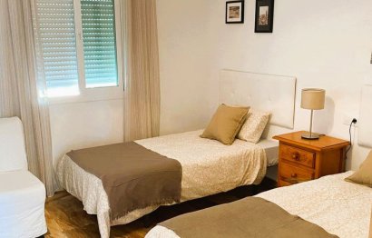 Resale - House - Detached Villa - Estepona - Estepona Centro