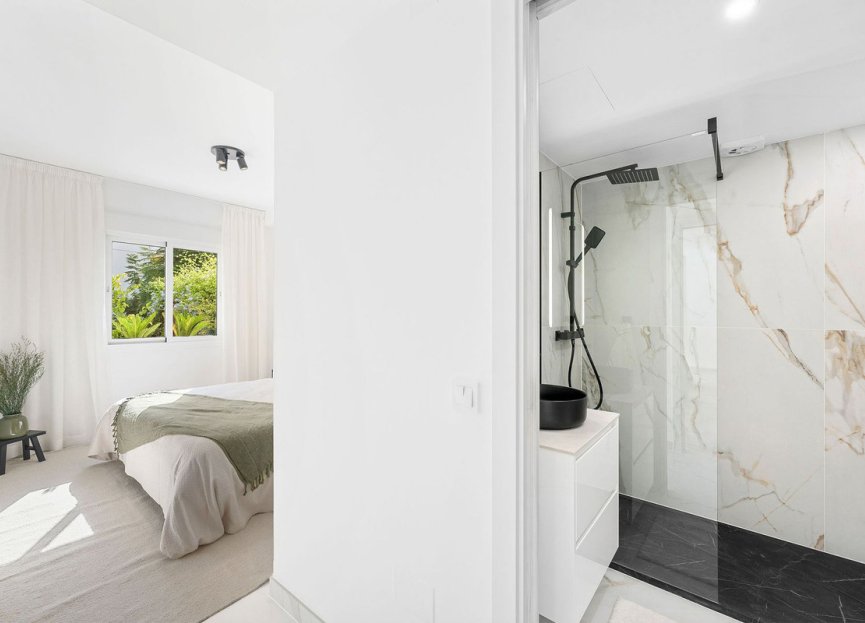 Resale - Ground floor apartment - Marbella - Guadalmina Baja