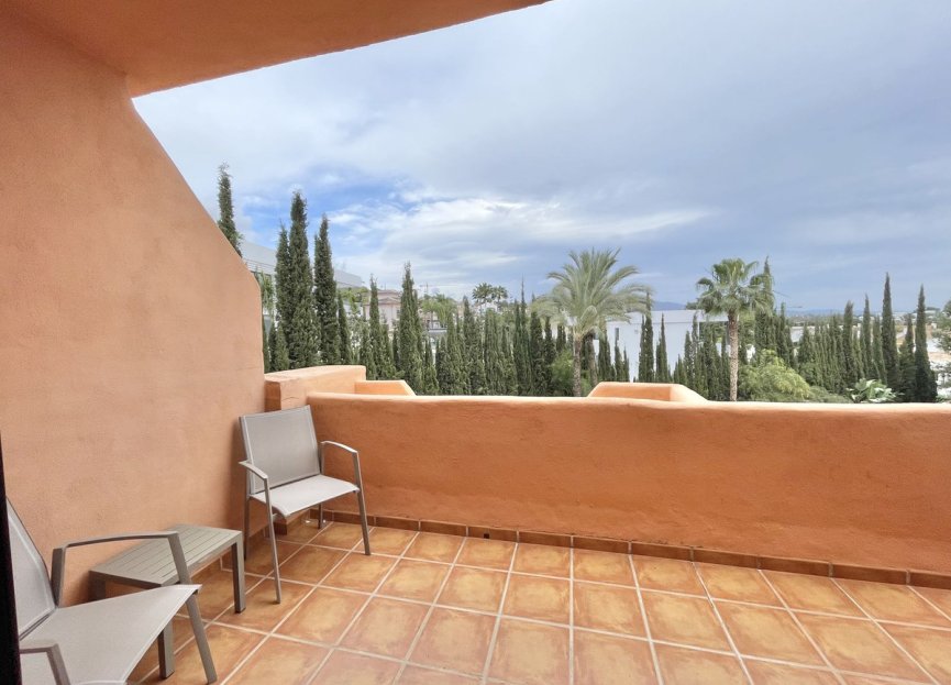 Resale - Apartment - Middle Floor Apartment - Benahavís - Benahavís Centro