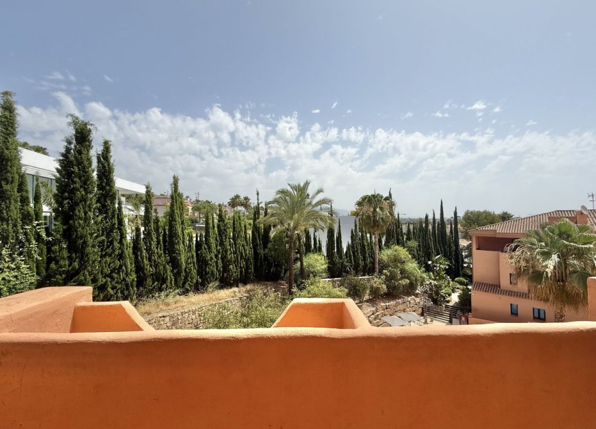 Resale - Apartment - Middle Floor Apartment - Benahavís - Benahavís Centro