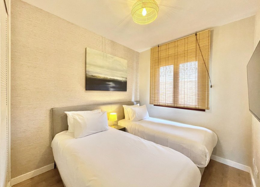 Resale - Apartment - Middle Floor Apartment - Benahavís - Benahavís Centro