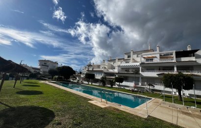 Resale - Apartment - Middle Floor Apartment - Marbella - Río Real