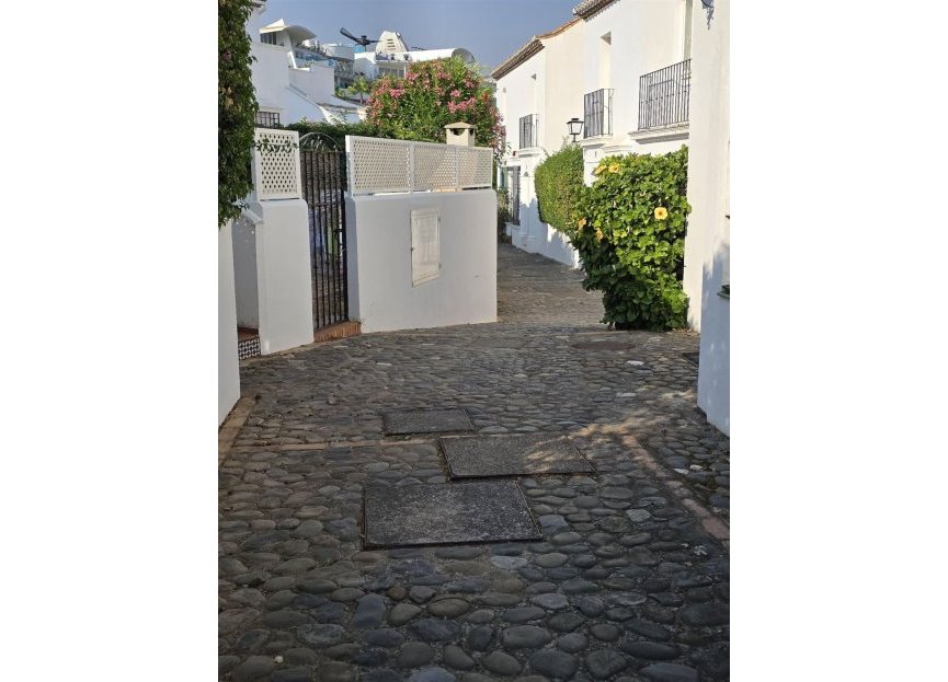 Resale - Ground floor apartment - Estepona - Benamara