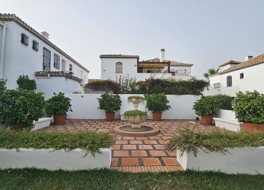 Resale - Ground floor apartment - Estepona - Benamara