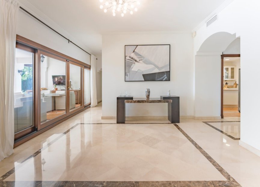 Resale - House - Detached Villa - Marbella - Nueva Andalucia