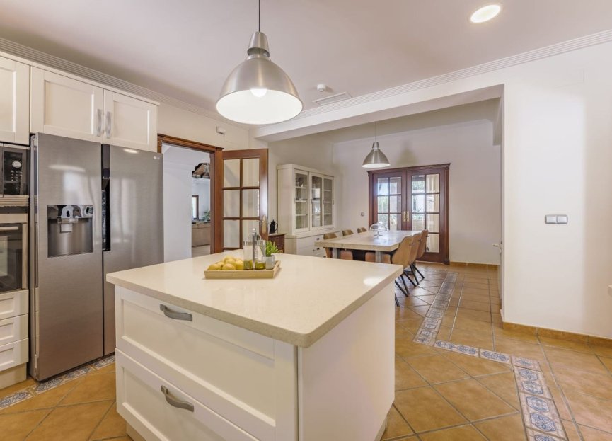 Resale - House - Detached Villa - Marbella - Nueva Andalucia