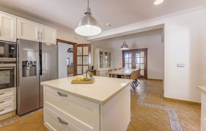 Resale - House - Detached Villa - Marbella - Nueva Andalucia