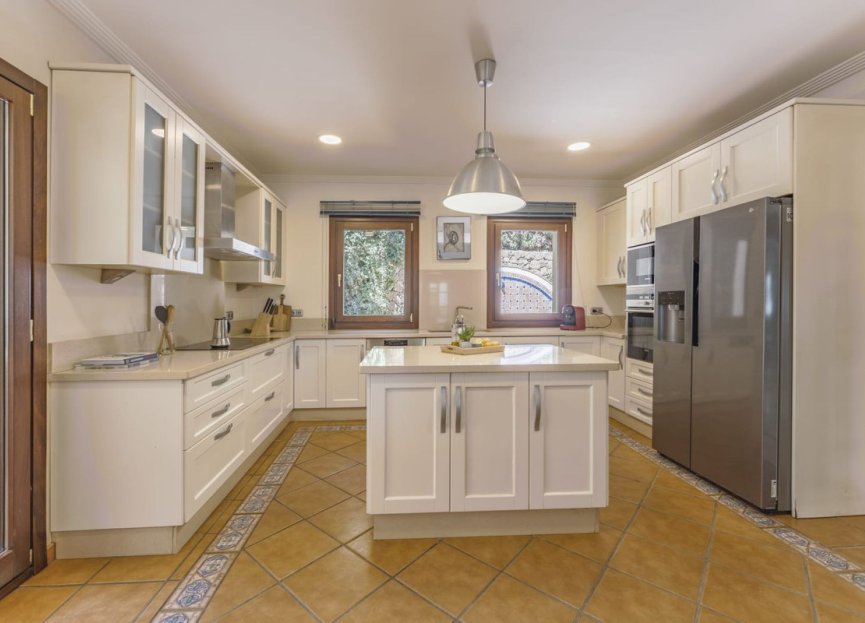 Resale - House - Detached Villa - Marbella - Nueva Andalucia