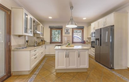 Resale - House - Detached Villa - Marbella - Nueva Andalucia