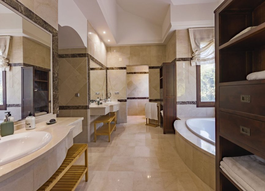 Resale - House - Detached Villa - Marbella - Nueva Andalucia