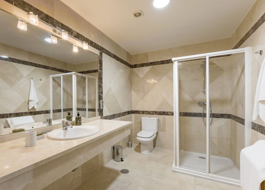 Resale - House - Detached Villa - Marbella - Nueva Andalucia