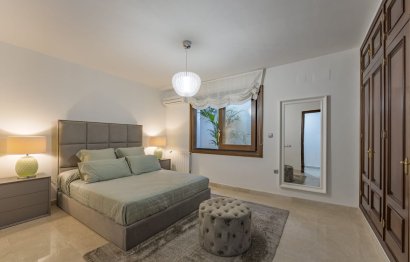 Resale - House - Detached Villa - Marbella - Nueva Andalucia