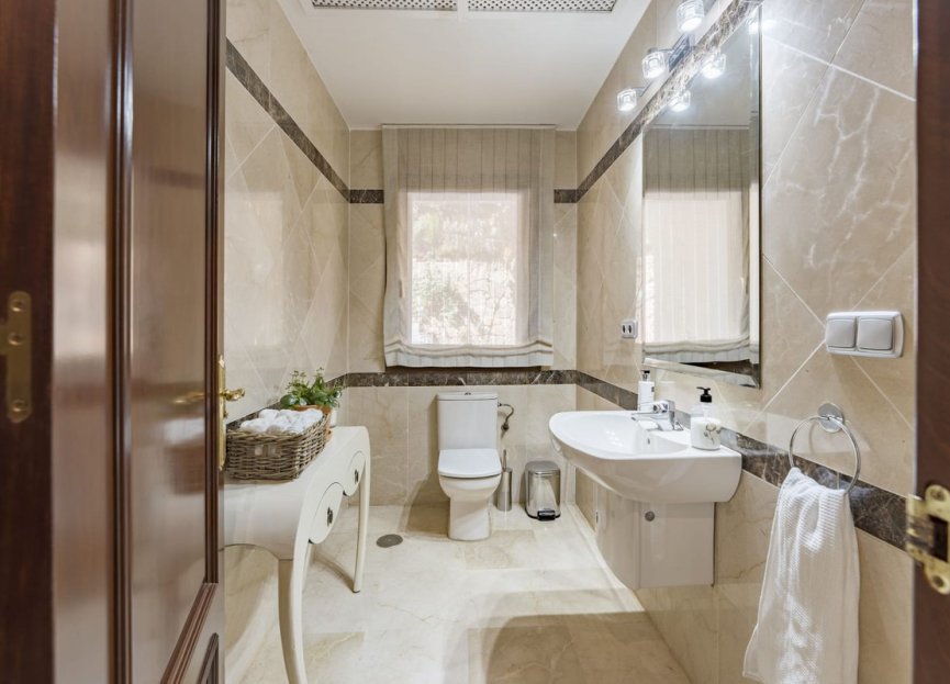 Resale - House - Detached Villa - Marbella - Nueva Andalucia