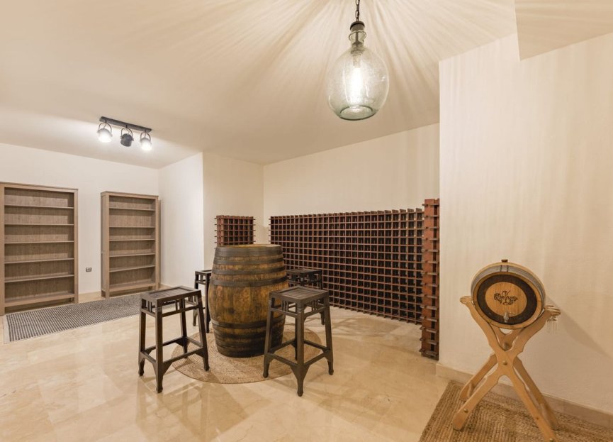 Resale - House - Detached Villa - Marbella - Nueva Andalucia