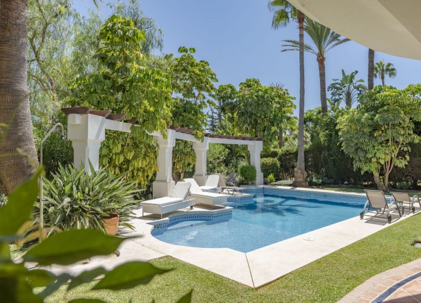 Resale - House - Detached Villa - Marbella - Nueva Andalucia