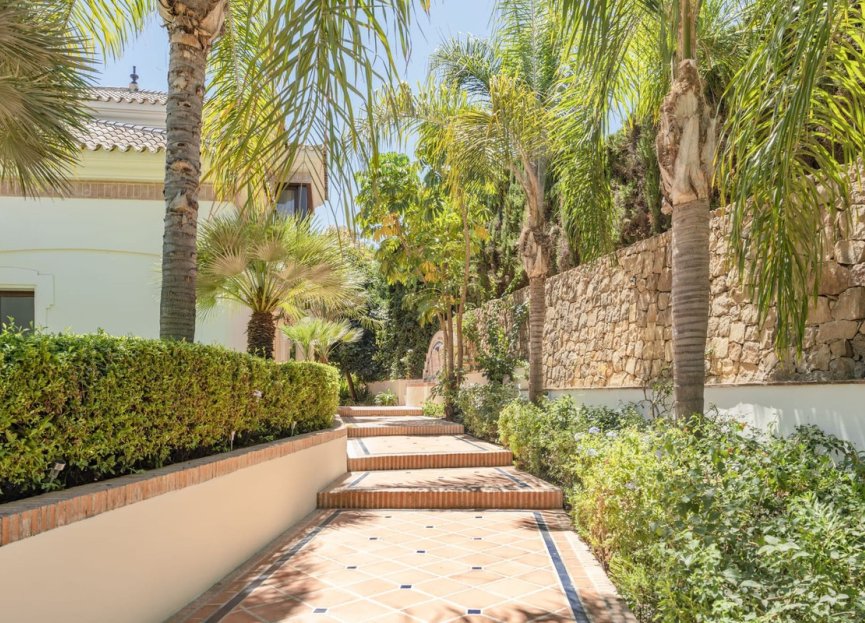 Resale - House - Detached Villa - Marbella - Nueva Andalucia