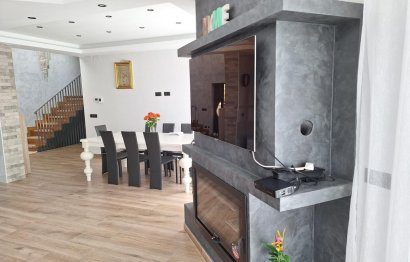 Resale - House - Detached Villa - Estepona - Estepona Centro