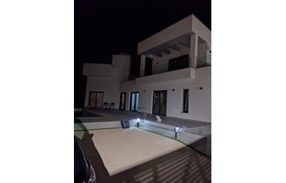 Resale - House - Detached Villa - Estepona - Estepona Centro