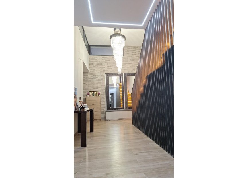 Resale - House - Detached Villa - Estepona - Estepona Centro