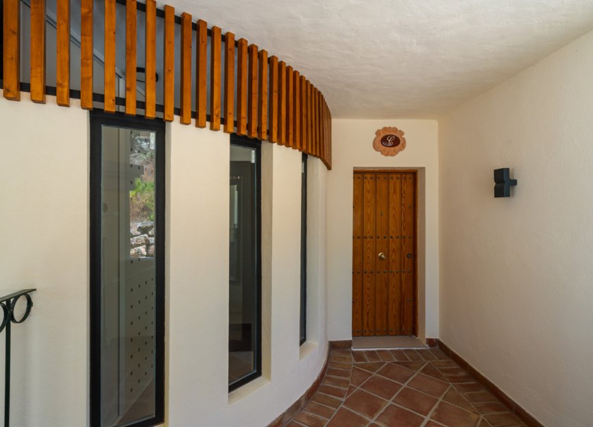 Resale - Apartment - Middle Floor Apartment - Marbella - Nueva Andalucia