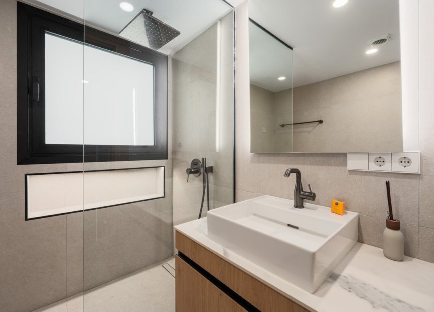 Resale - Apartment - Middle Floor Apartment - Marbella - Nueva Andalucia