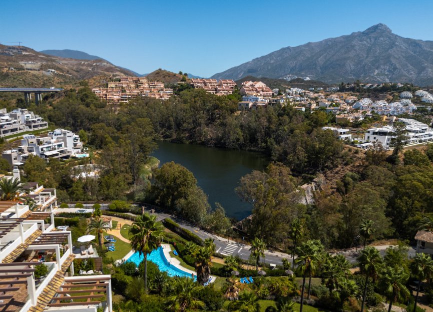 Resale - Apartment - Middle Floor Apartment - Marbella - Nueva Andalucia