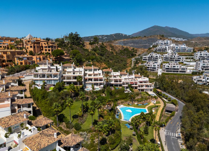 Resale - Apartment - Middle Floor Apartment - Marbella - Nueva Andalucia