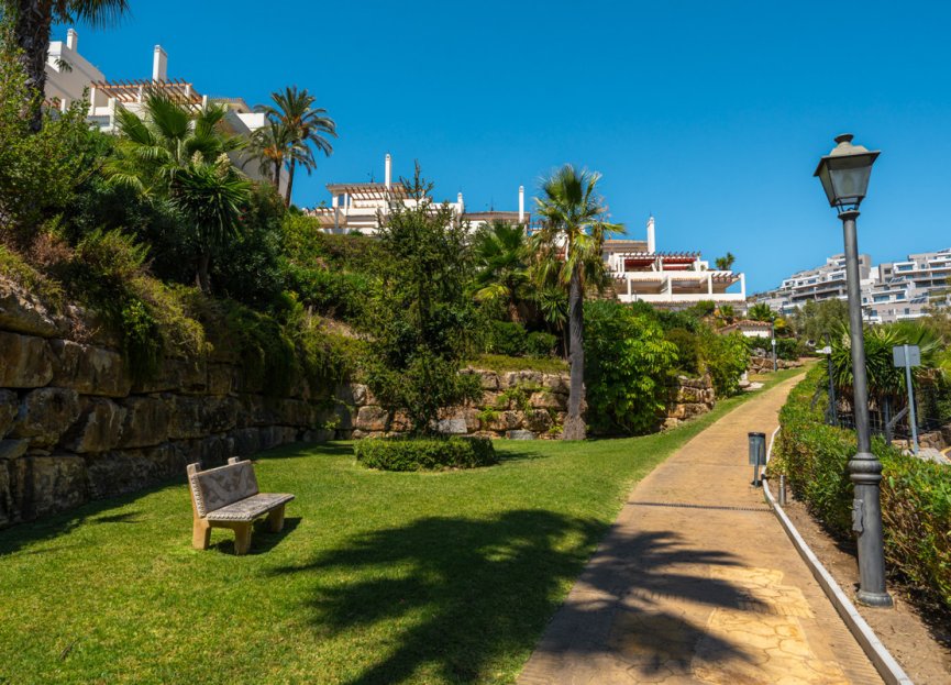 Resale - Apartment - Middle Floor Apartment - Marbella - Nueva Andalucia