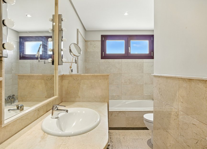 Resale - House - Townhouse - Benahavís - Benahavís Centro