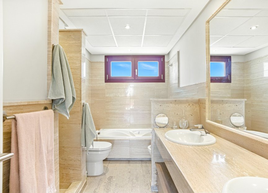 Resale - House - Townhouse - Benahavís - Benahavís Centro