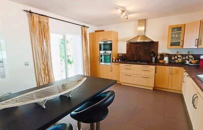 Resale - House - Detached Villa - Manilva - Manilva Centro