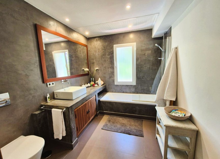 Resale - House - Detached Villa - Manilva - Manilva Centro