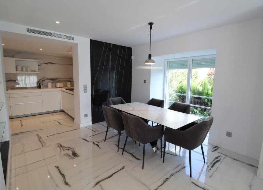 Resale - House - Detached Villa - Marbella - Nueva Andalucia