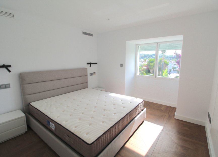 Resale - House - Detached Villa - Marbella - Nueva Andalucia