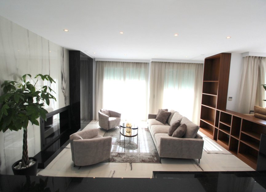 Resale - House - Detached Villa - Marbella - Nueva Andalucia