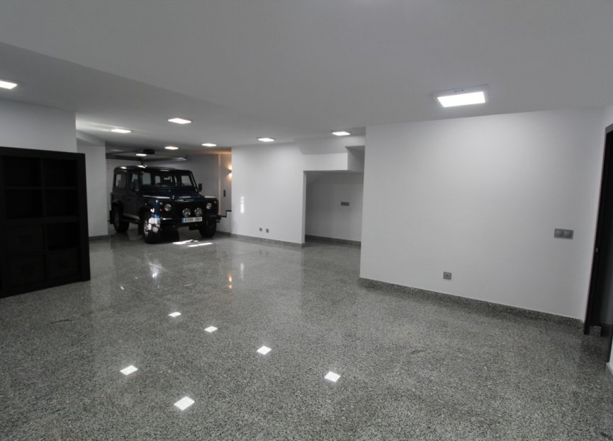 Resale - House - Detached Villa - Marbella - Nueva Andalucia