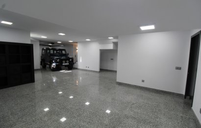 Resale - House - Detached Villa - Marbella - Nueva Andalucia