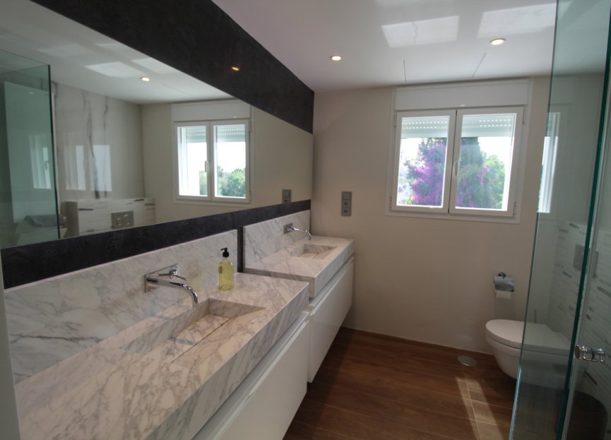 Resale - House - Detached Villa - Marbella - Nueva Andalucia