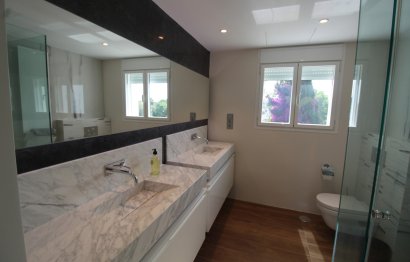 Resale - House - Detached Villa - Marbella - Nueva Andalucia