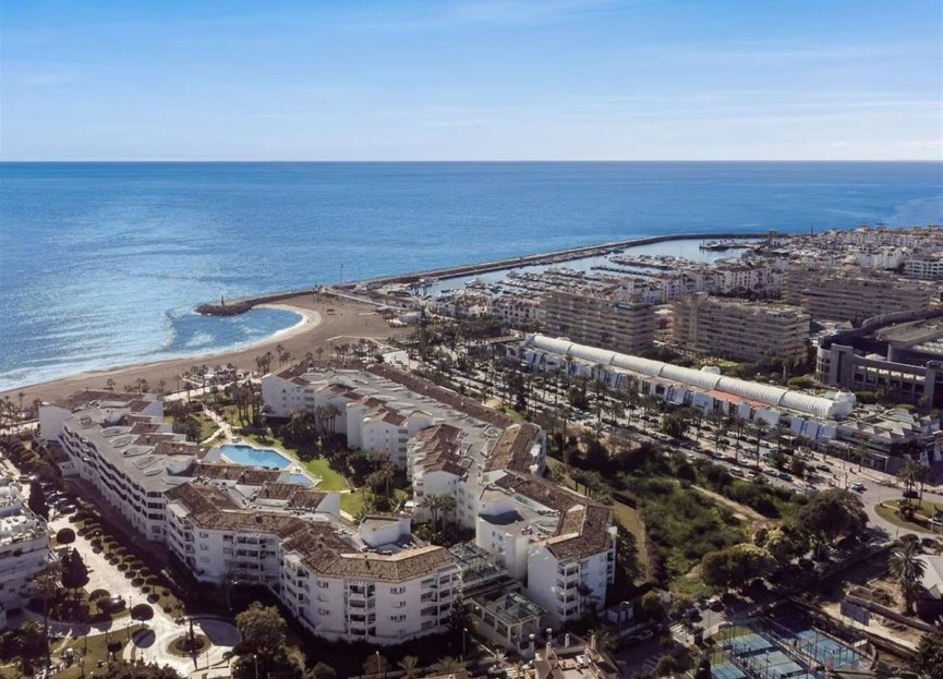Resale - Apartment - Middle Floor Apartment - Marbella - Puerto Banús