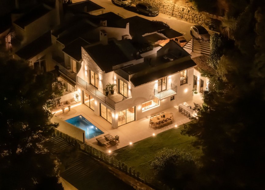 Resale - House - Semi-Detached House - Marbella - Nueva Andalucia