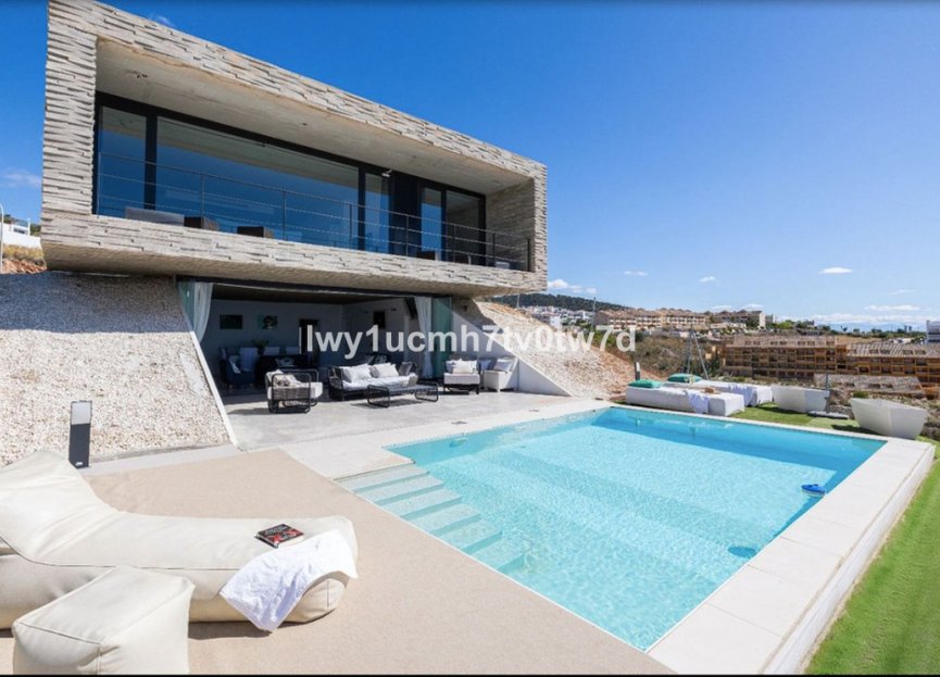 Resale - House - Detached Villa - Benalmádena - Benalmadena Centro