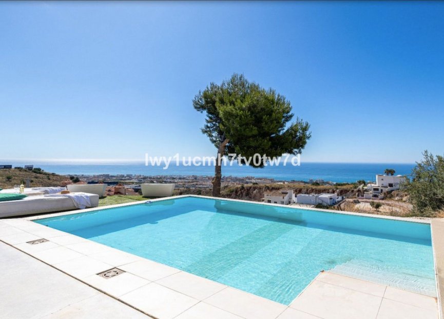 Resale - House - Detached Villa - Benalmádena - Benalmadena Centro