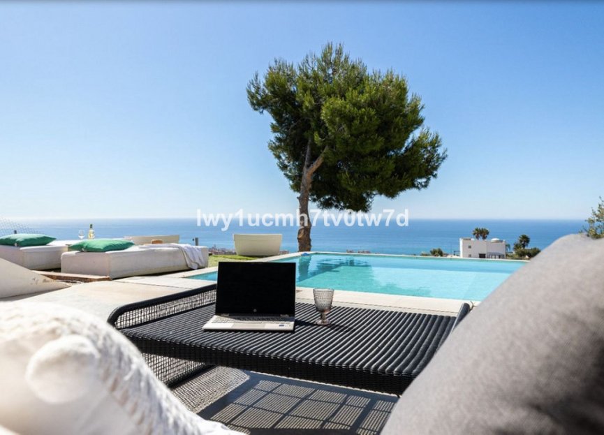 Resale - House - Detached Villa - Benalmádena - Benalmadena Centro