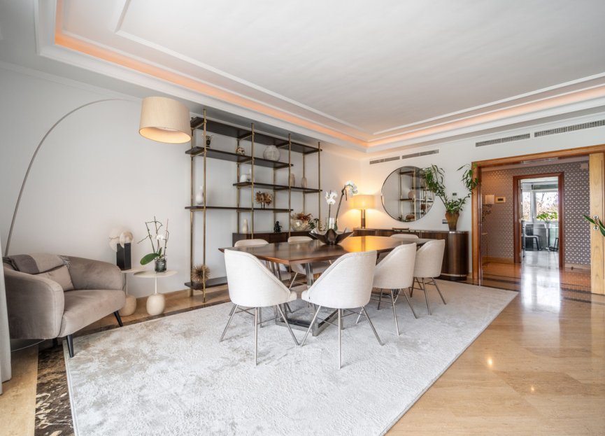 Resale - Apartment - Middle Floor Apartment - Marbella - Puerto Banús