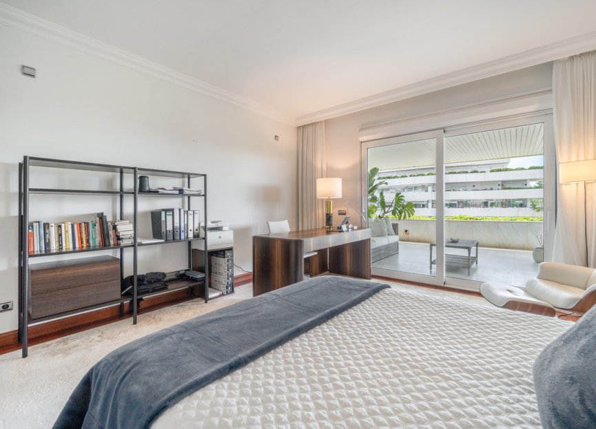 Resale - Apartment - Middle Floor Apartment - Marbella - Puerto Banús