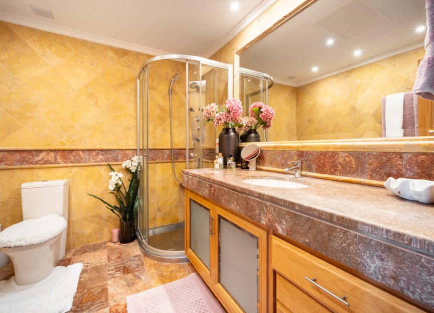 Resale - Apartment - Middle Floor Apartment - Marbella - Puerto Banús