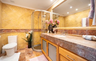 Resale - Apartment - Middle Floor Apartment - Marbella - Puerto Banús