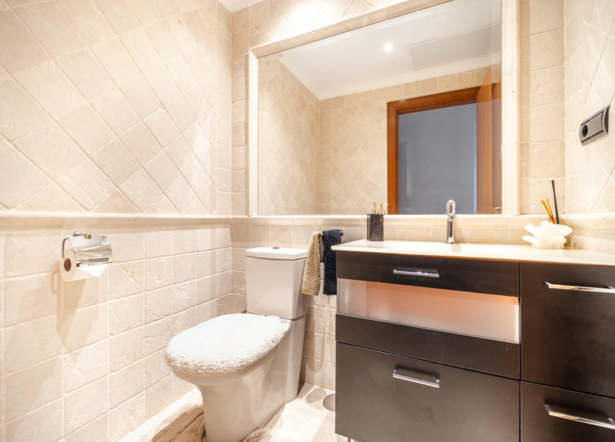 Resale - Apartment - Middle Floor Apartment - Marbella - Puerto Banús